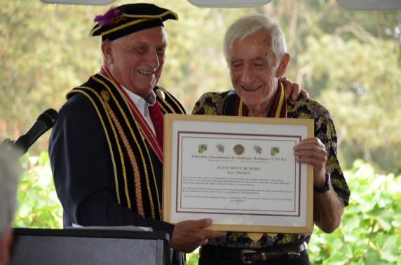 Oregon: Denis Burger receives the F.I.C.B. Diploma of Honour